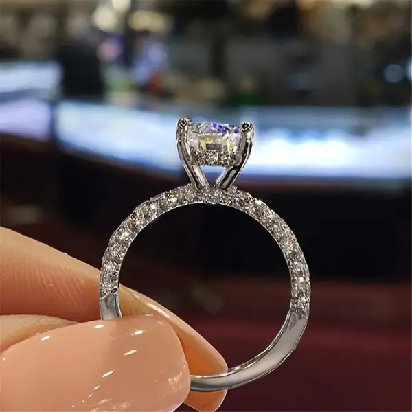 Simple & Round - Rhinestone (Size 8)