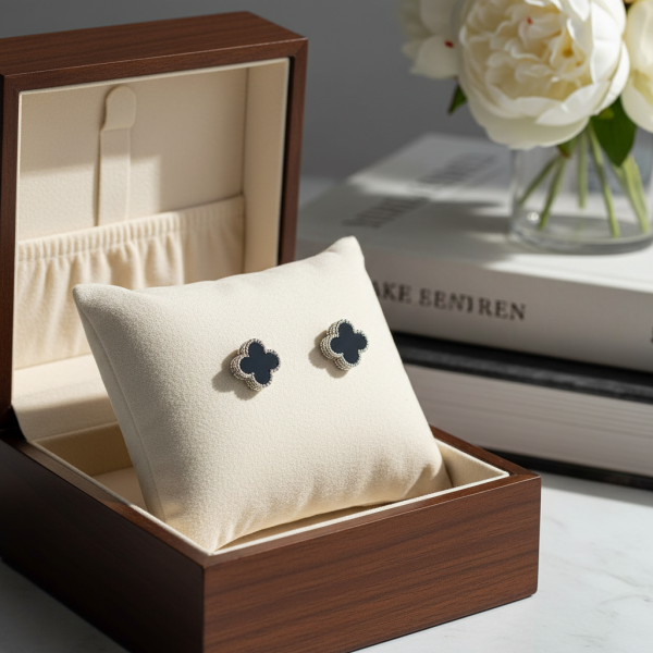 Small Clover - Black