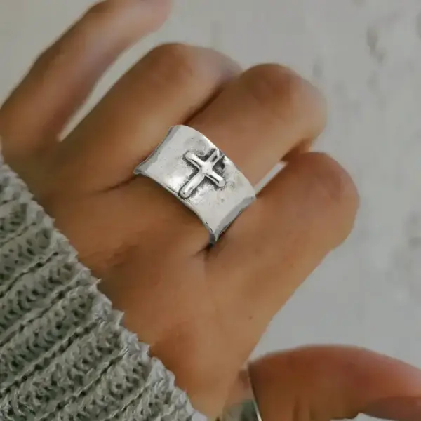 Cross - Silver Size 8